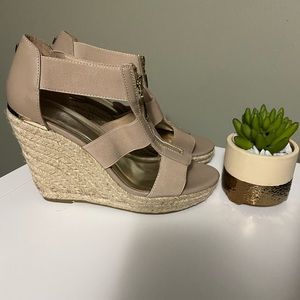 Guess wedge size 8